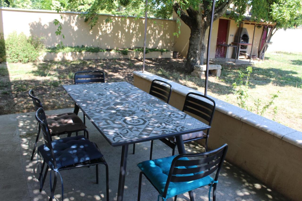 Mas La Gentille ,,, A La Campagne , Beautiful Outdoor , Swimming Pool , Pool House , Nice Green Garden , Bbq ,,, Only For You , Pour Passer Un Sejour Inoubliable Pernes-les-Fontaines Exteriér fotografie