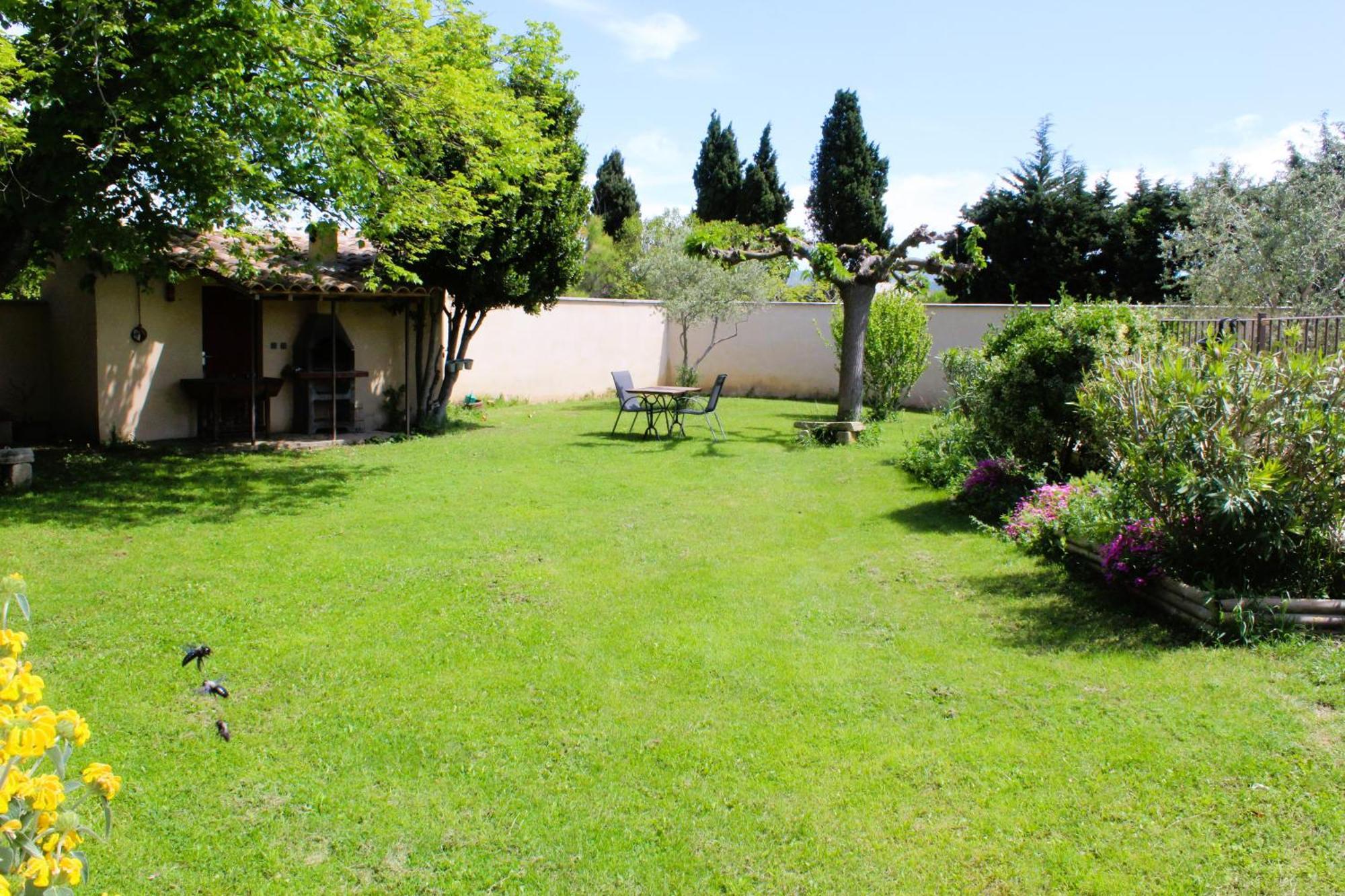 Mas La Gentille ,,, A La Campagne , Beautiful Outdoor , Swimming Pool , Pool House , Nice Green Garden , Bbq ,,, Only For You , Pour Passer Un Sejour Inoubliable Pernes-les-Fontaines Exteriér fotografie